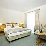 Hotel Freisinger Hof 4*